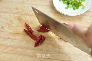 干煸黄豆芽的做法步骤：3
