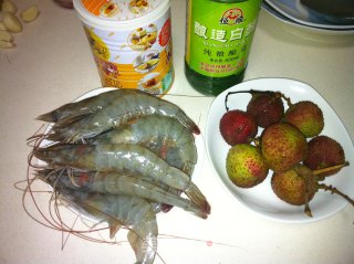 香酥荔枝虾的做法步骤：1