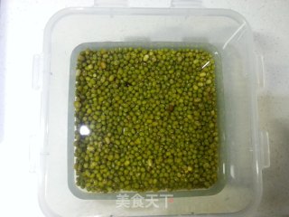 清凉解暑--自制绿豆棒冰的做法步骤：1