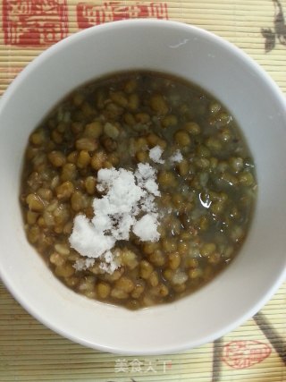 清凉解暑--自制绿豆棒冰的做法步骤：4