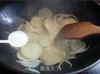 西班牙土豆煎蛋饼的做法步骤：5
