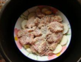 芋头粉蒸肉的做法步骤：5