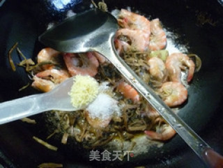 笋干菜炒鲜虾的做法步骤：13