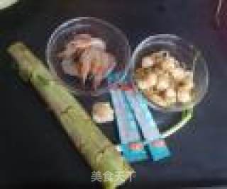 莴笋海鲜汤的做法步骤：1