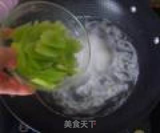 莴笋海鲜汤的做法步骤：6