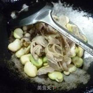 黄花菜面筋炒蚕豆的做法步骤：6