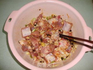 【香菇豆豉蒸排骨】----上班族的营养快菜的做法步骤：4