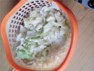 干煸手撕包菜的做法步骤：2