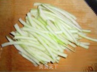 凉拌爽口西瓜皮的做法步骤：2