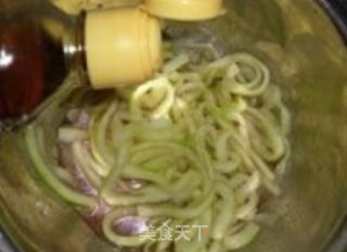 凉拌爽口西瓜皮的做法步骤：6