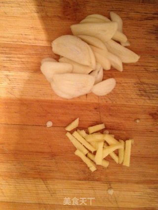 肥肠炒菜椒的做法步骤：3