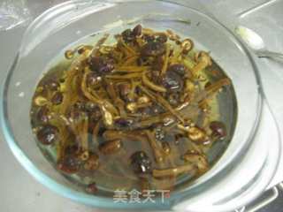 茶树菇排骨汤的做法步骤：2