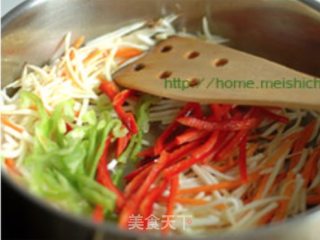 五彩鳝丝的做法步骤：5