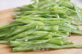 豆角丝榨菜丝和肉丝的做法步骤：2