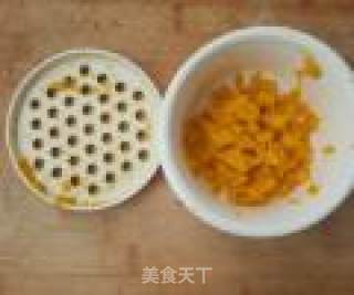 宝宝南瓜奶蛋羹的做法步骤：1