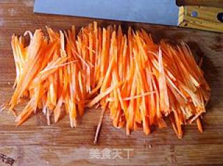 青椒胡萝卜丝炒里脊的做法步骤：2