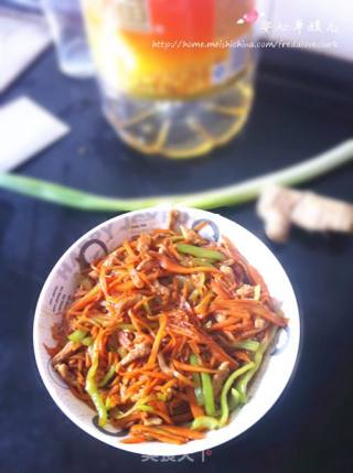青椒胡萝卜丝炒里脊的做法步骤：11