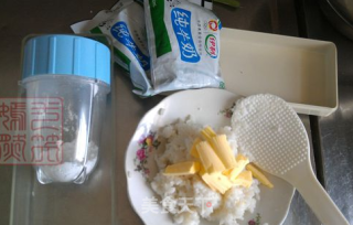剩米饭牛奶冰淇淋的做法步骤：1