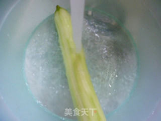 双椒炒夜开花的做法步骤：2