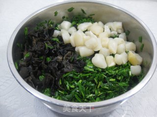 扇贝丁、韭菜盒子的做法步骤：3