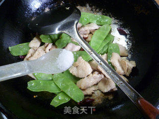扁豆炒鸡胸肉的做法步骤：17