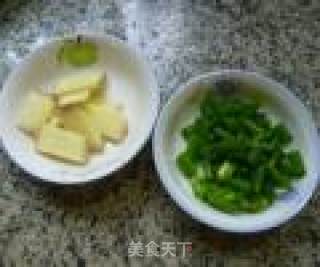 腐竹炒牛蛙的做法步骤：3