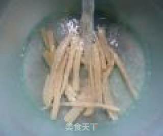 腐竹炒牛蛙的做法步骤：6