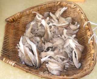酸辣平菇的做法步骤：1