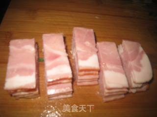 青椒烟肉的做法步骤：1
