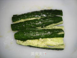 海米拌黄瓜的做法步骤：2