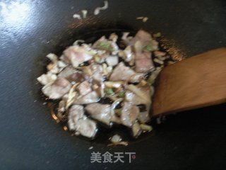 香菇肉片盖饭的做法步骤：3