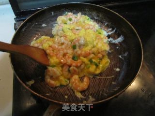 滑蛋虾仁的做法步骤：8