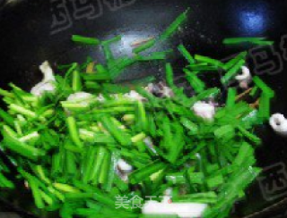 墨鱼仔炒韭菜的做法步骤：9