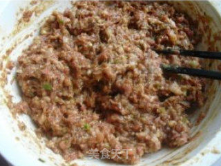 蛋皮肉卷的做法步骤：1