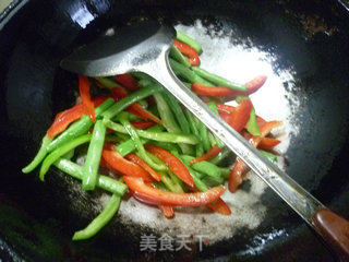 双椒炒梅豆的做法步骤：8