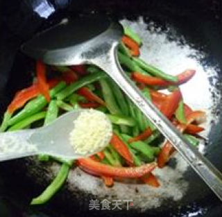 双椒炒梅豆的做法步骤：10