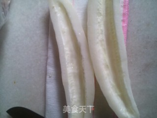 老黄瓜蚕豆瓣烧肉圆的做法步骤：2