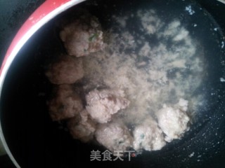 老黄瓜蚕豆瓣烧肉圆的做法步骤：5