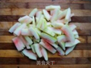 五花肉炒西瓜皮的做法步骤：1