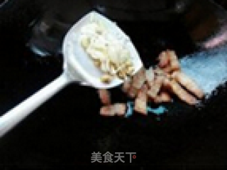 五花肉炒西瓜皮的做法步骤：4