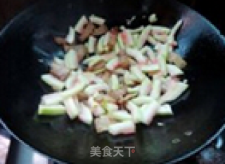 五花肉炒西瓜皮的做法步骤：5