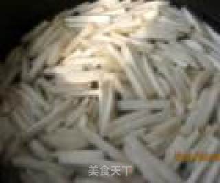 杏鲍菇炒韭菜莛的做法步骤：3