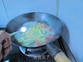 西红柿黄瓜鸡蛋汤的做法步骤：8