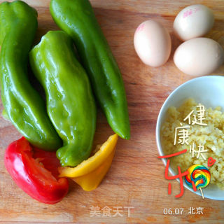 尖椒鸡蛋的做法步骤：1