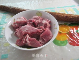 铁棍山药煲排骨的做法步骤：1