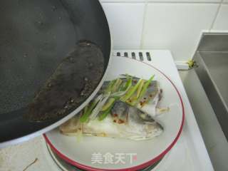 【电饭煲也能做饭店菜】清蒸鲈鱼的做法步骤：15