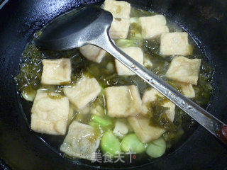 小油方酸菜蚕豆汤的做法步骤：10
