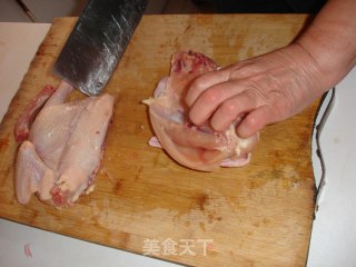 草鸡炖蘑菇的做法步骤：2