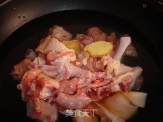 草鸡炖蘑菇的做法步骤：4