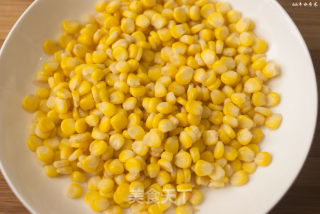 补脑养眼润肤美容营养丰富的快手好菜—松仁玉米的做法步骤：2
